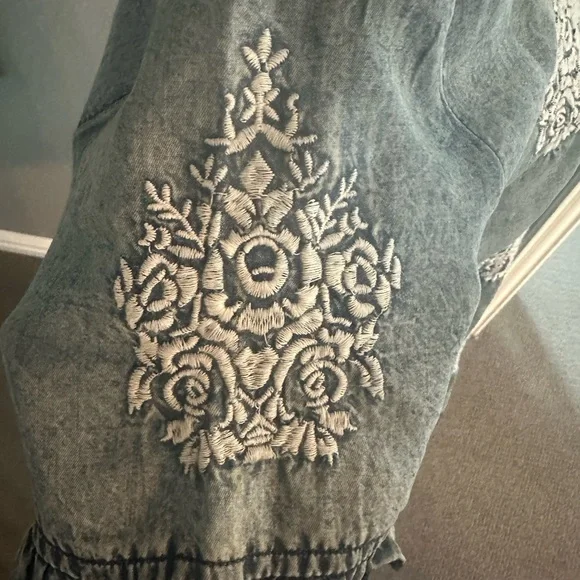 Sundance Blue Ruffled Embellished Short Sleeve Blouse - Picture 2 of 3